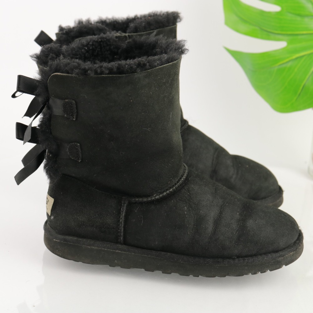 UGG Womens Bailey Bow Boots Size 6 Black Suede Sheepskin Sherpa Pull On Booties